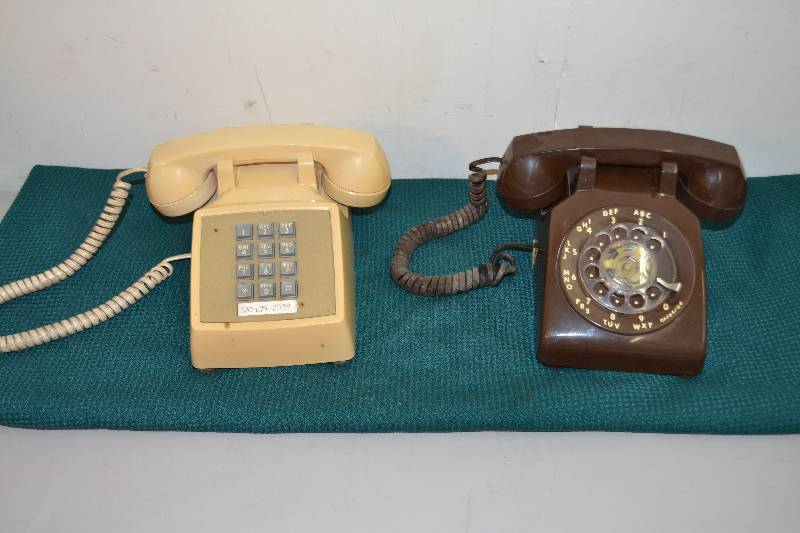 lot 72 image: Vintage Phones