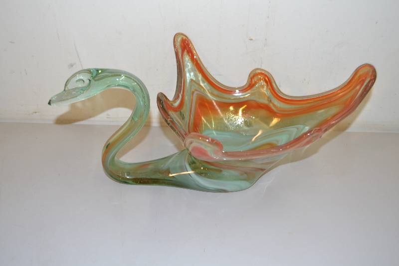 lot 73 image: Murano Swan