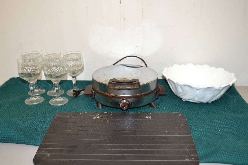 lot 78 image: Kitchen items