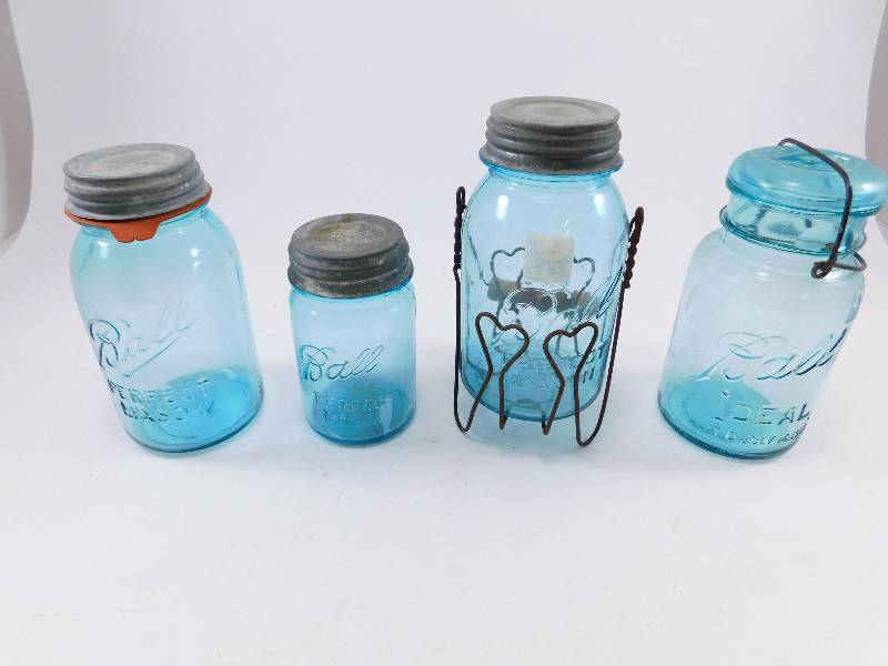 lot 2 image: Lot of Vintage Ball Canning Jars