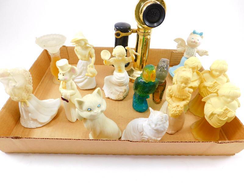 lot 4 image: Lot of Vintage Avon Cologne and Perfume Bottles