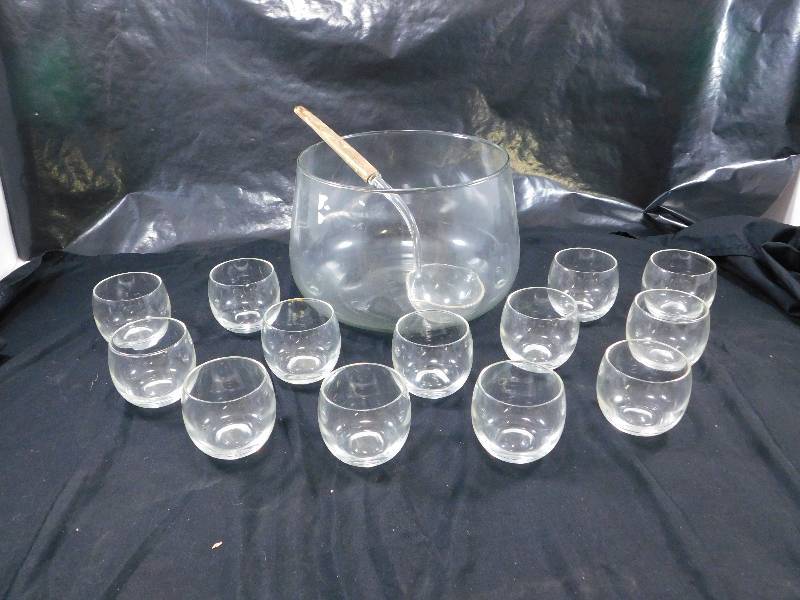 lot 16 image: Punch Bowl Set with Ladle and 13 Glasses