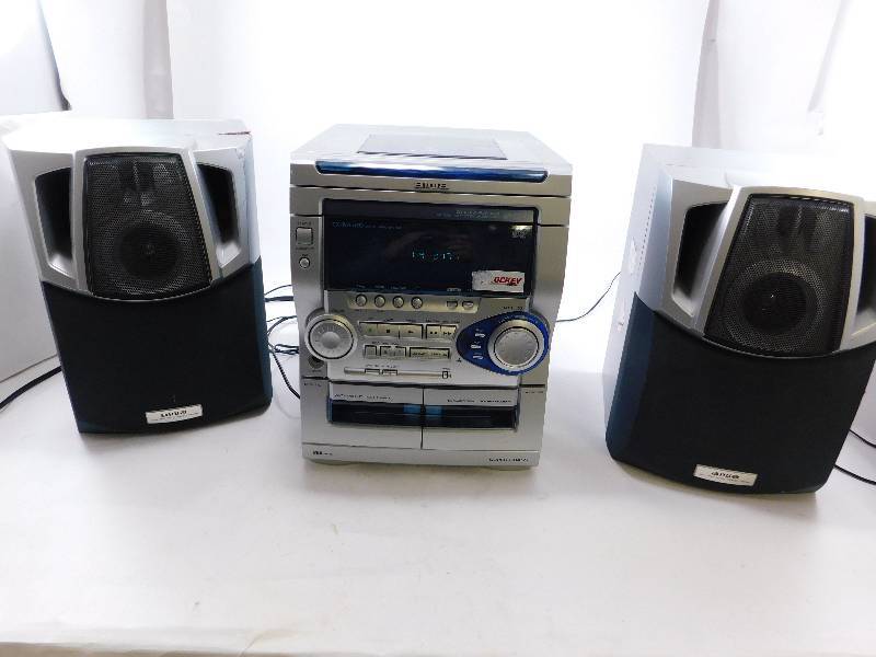 lot 17 image: Aiwa 120 Watt 3-Disc Digital Audio System - Tested, Works
