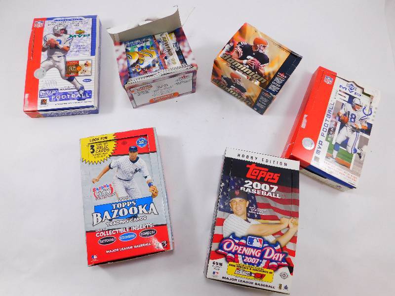 lot 46 image: Lot of Football and Baseball Trading Cards