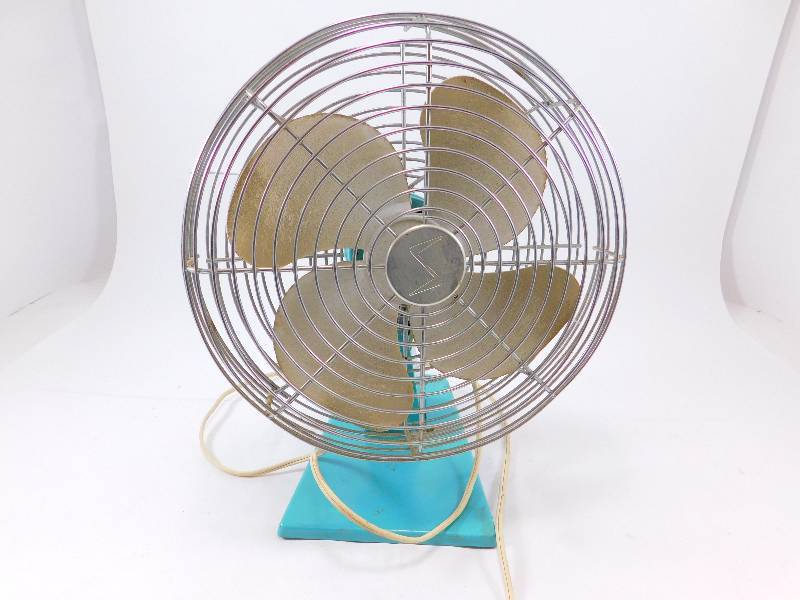lot 62 image: Vintage Electric Fan by Superior Electric Products Corporation - Fan works