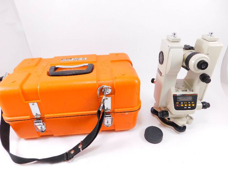 lot 28 image: Nikon NE-5 Digital Theodolite - Tested, Works