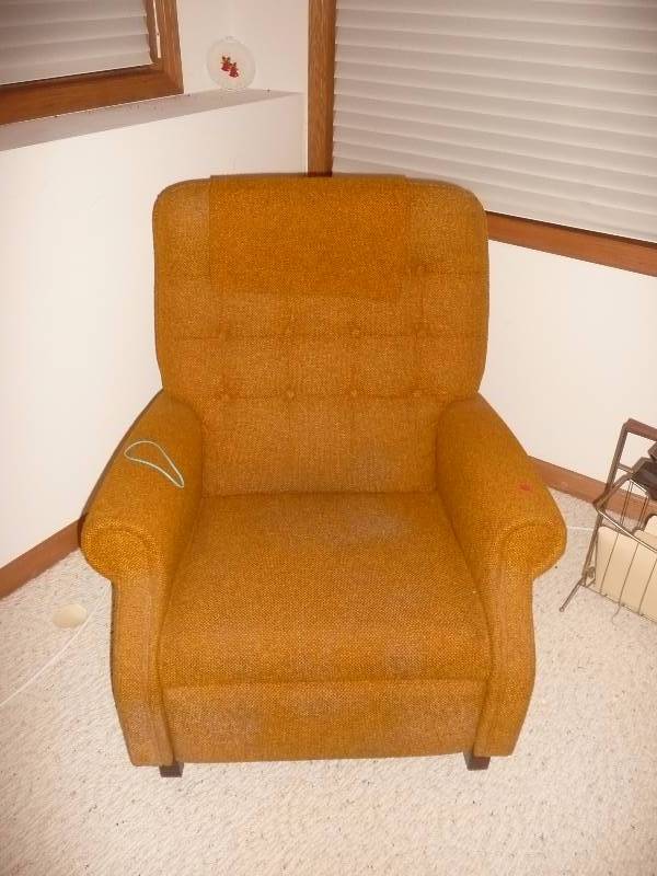 Vintage Recliner In Good Condition - No Stains, No Rips - Nice Piece