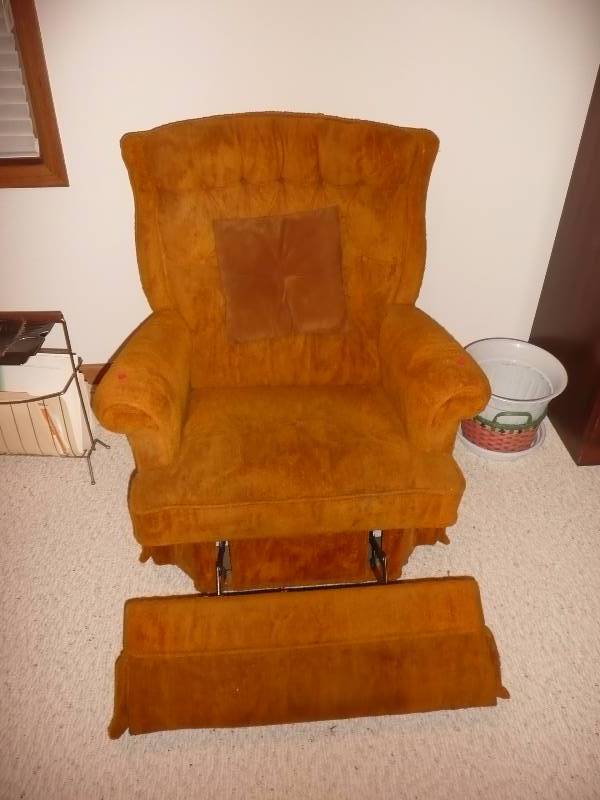 Vintage Recliner In Good Condition - No Stains, No Rips - Nice Piece