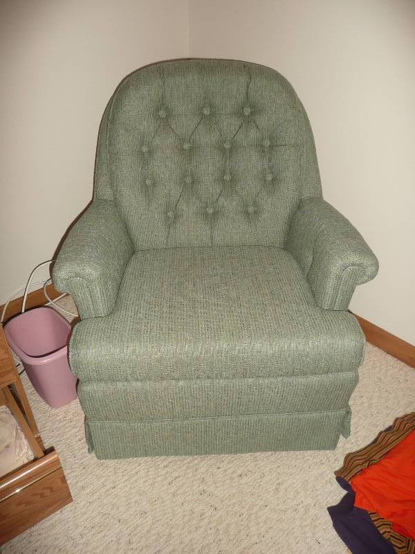Vintage Chair In Good Condition - No Stains, No Rips - Nice Piece