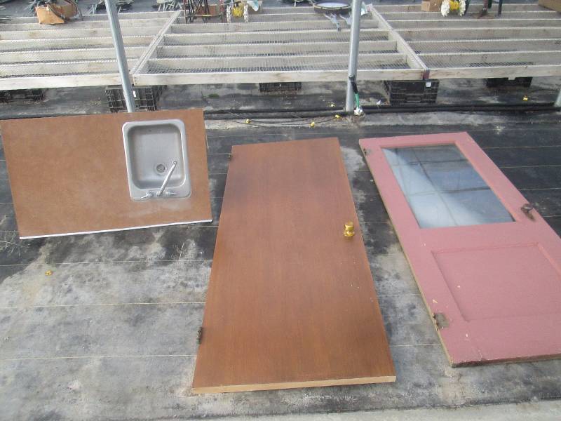 lot 37 image: Countertop Sink and 2 Doors
