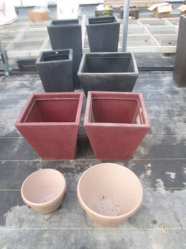 lot 47 image: Variety of PotsPlanters