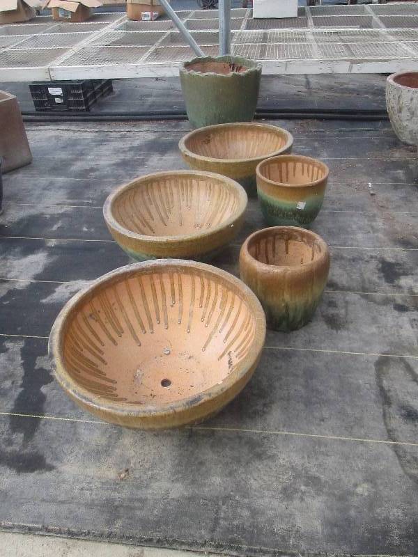 lot 50 image: Glazed PotsPlanters