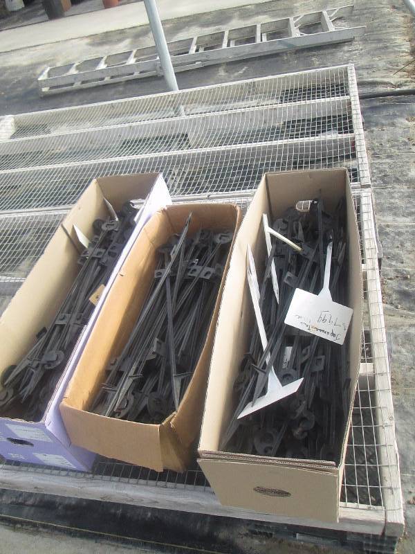 lot 72 image: Plastic Spike Plant Labels