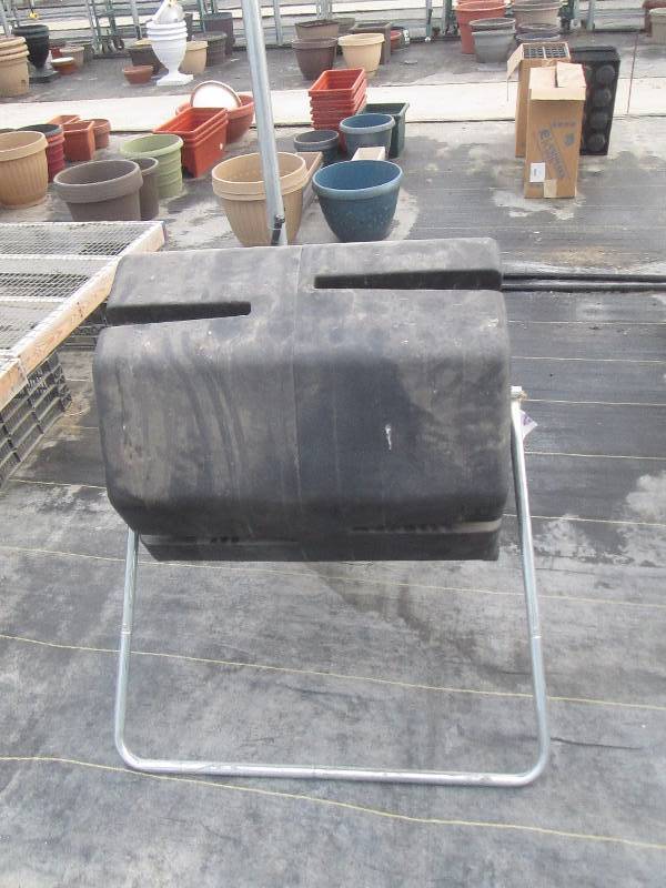 lot 78 image: Achla Designs Spinning Composter