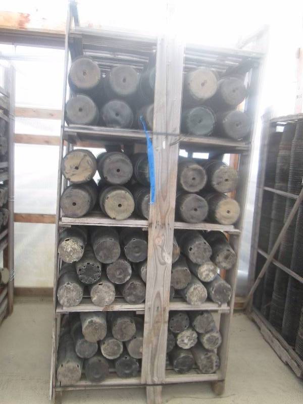 lot 100 image: Crate of Plastic Pots