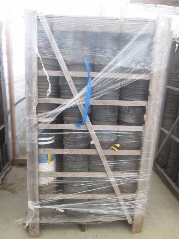 lot 102 image: Crate of Plastic Pots