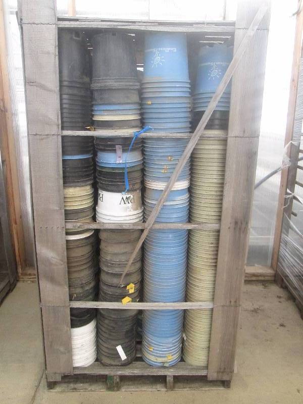 lot 104 image: Crate of Plastic Pots