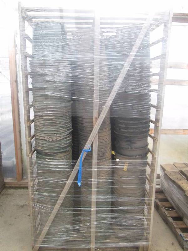 lot 105 image: Crate of Plastic Pots