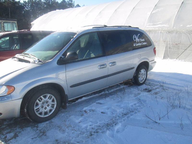 lot 2 image: 2002 Dodge Minivan
