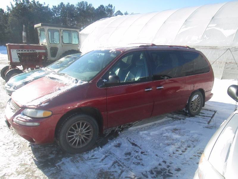 lot 3 image: 1999 Chrysler Town & Country Minivan