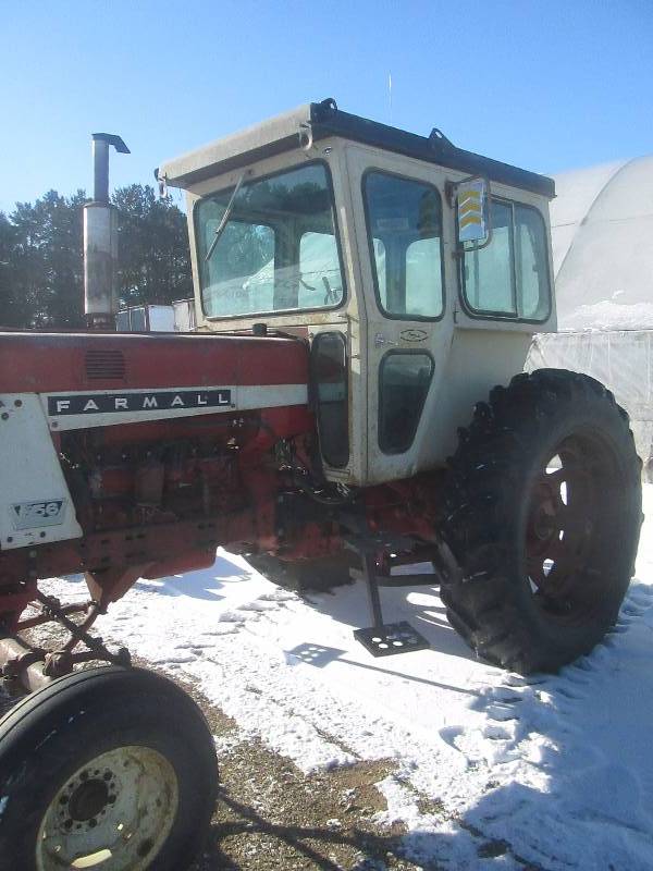 lot 5 image: International Farmall Tractor
