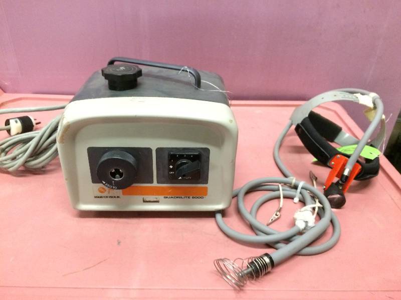 lot 15 image: Wow Retails Used $750 Designs for Vision Fiberoptic Headlamp and Lightsource Quadralite 6000 - Cosmetic Scufs but Works Great