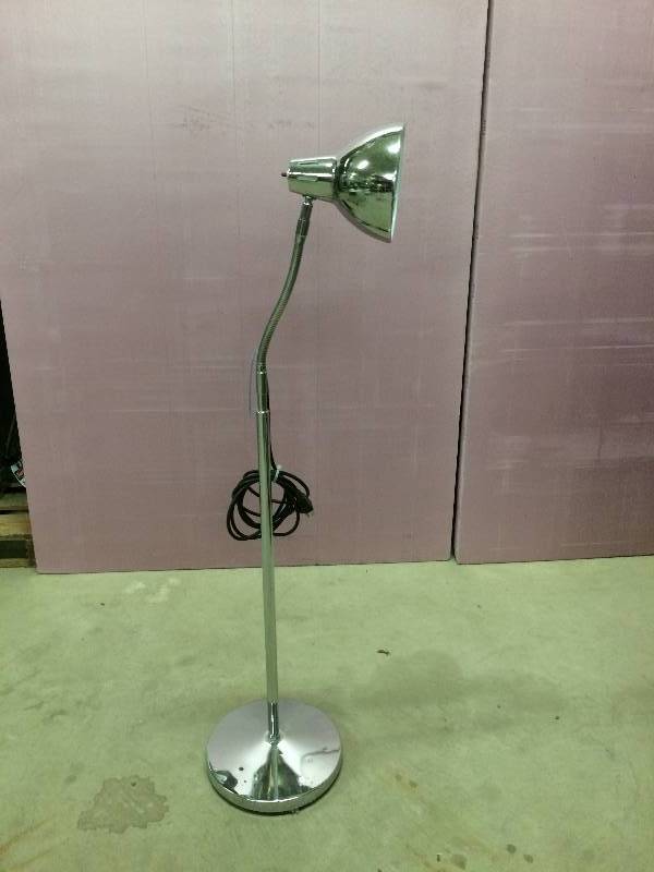 lot 36 image: Retails New $250 Chrome Gooseneck Telescoping Industrial Medical Exam Light Lamp - Nice Condition Super Chic For Your Industrial Look Reading Light Or Mechanics Garage