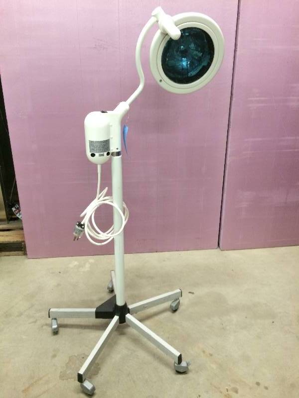 lot 37 image: Big WOW Retails Used $1200 High Quality Borning Heraeus 55002288 Mobile Multi Adjustable Medical Dental Exam Light Made In Germany - Excellent Working Condition