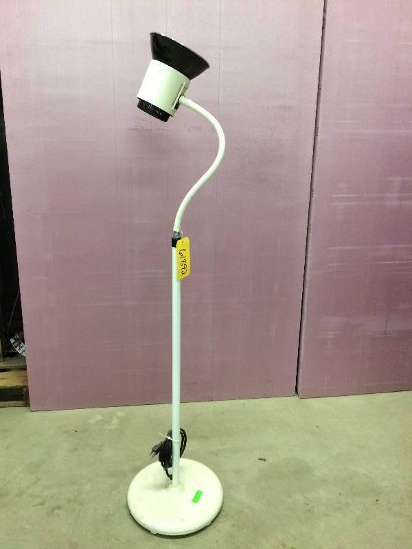lot 38 image: Retails Used $250.00 Brewer Professional Products 15100 Arched Adjustible Medical Exam Multi-faceted Reflector Light Lamp - Excellent Condition - WhiteBlack