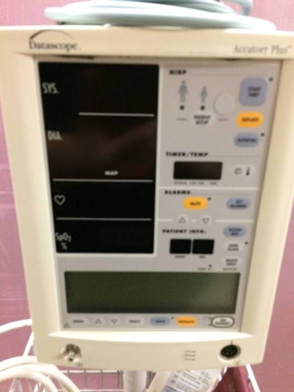 lot 50 image: WOW RETAILS USED $900 For Your Home Or Clinic Mobile Datascope Accutorr Plus Patient Monitor NIBP, SPO2  Includes Finger Probe, Hose and Adult Cuff, 5 Leg Rolling Cart - Excellent