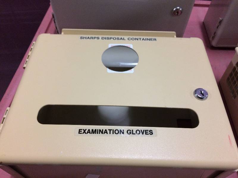 lot 52 image: 4 Covidien Sharps Sharpsafety Used Needle Locking Biohazard Container 5 Quart Wall Mount In-Room Cabinet Security Lock Beige Plastic - At Least 1 Key For All Four - 2 HAve Gloves Dispenser - Excellent