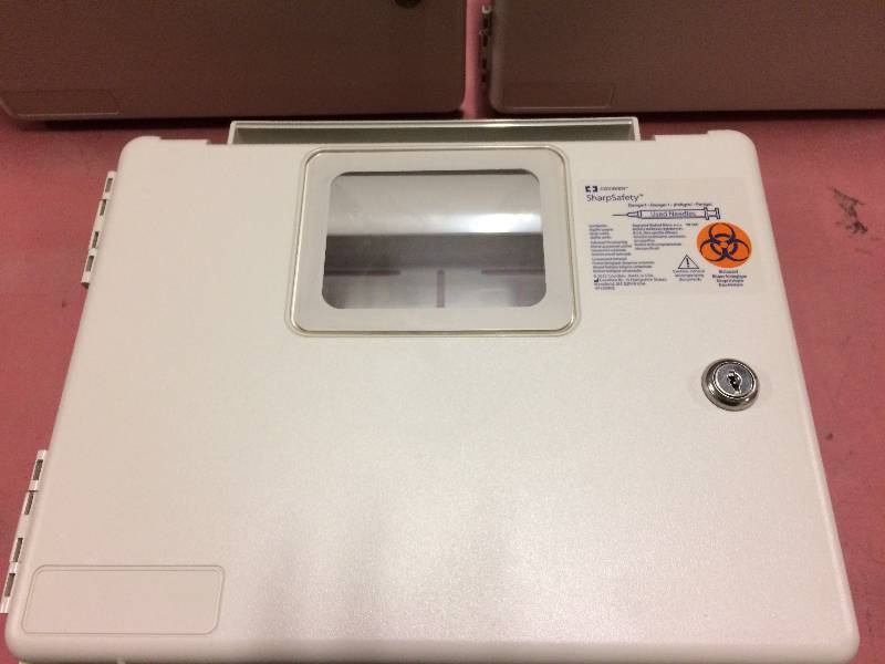 lot 53 image: 3 Covidien Sharps Sharpsafety Used Needle Locking Biohazard Container 5 Quart Wall Mount In-Room Cabinet Security Lock Beige Plastic - At Least 1 Key For All Three - Excellent