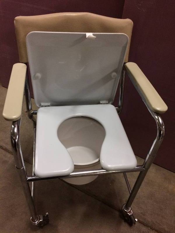 lot 66 image: Mobile Commode - great at the Cabin too - Nice condition - couple scuffs tear in fabric in back