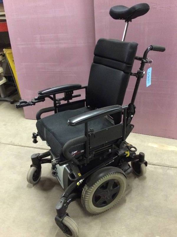 lot 81 image: Invacare TDX SP Power Wheelchair - Needs Controller - Can Be Bought Online For $150 - Motor Works - Roho Hybrid Elite Cushion Worth $300 Alone