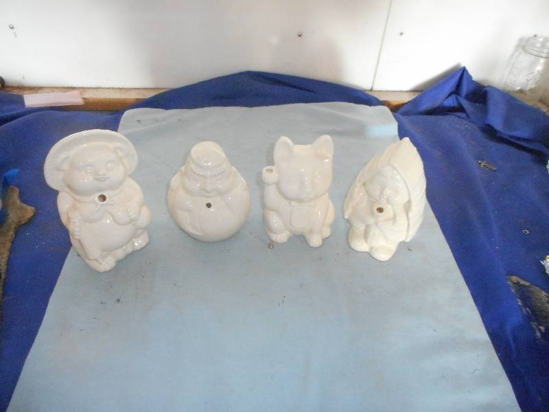 4 VINTAGE PLANTERS