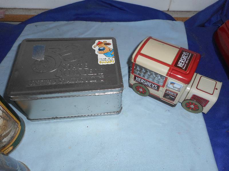 COLLECTIBLE TINS AND METAL LUNCH BOX