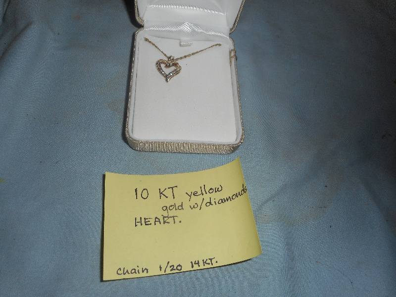 10 KT YELLOW GOLD W DIAMOND HEART