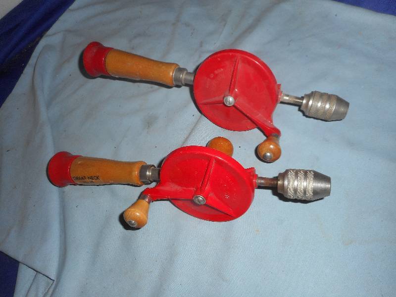 2 WOOD HANDLED HAND DRILL