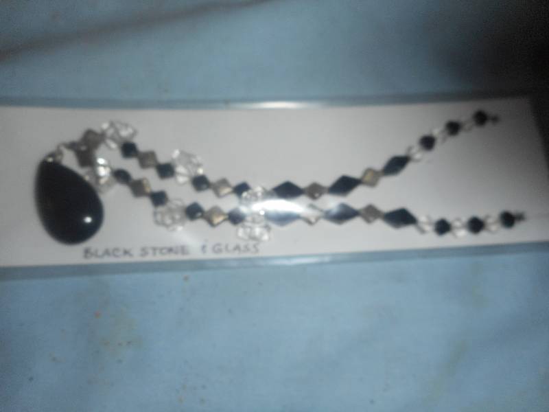 BLACK STONE GLASS NECKLACE