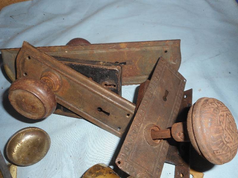 ANTIQUE METAL KNOBS AND PLATES
