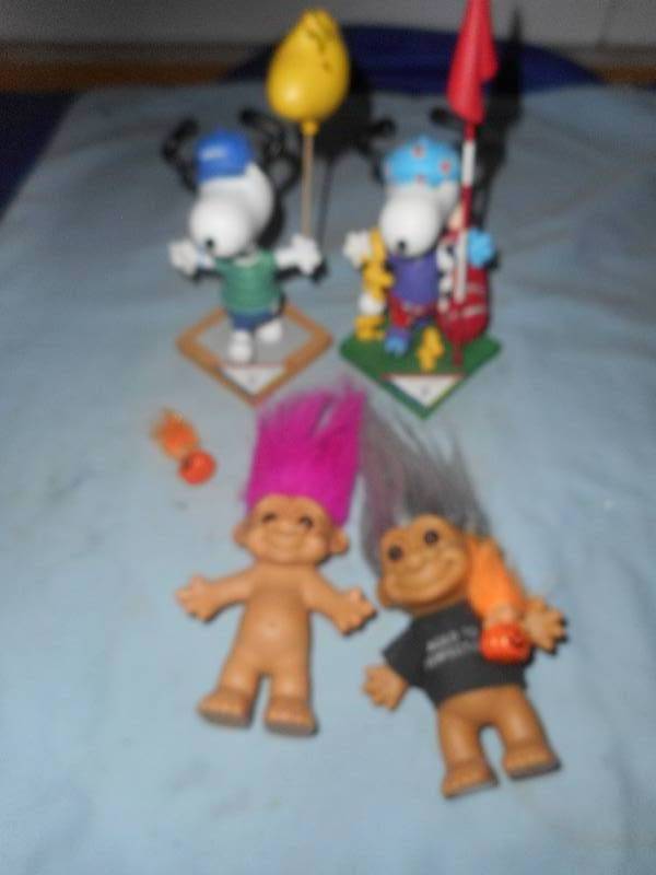 VERY COLLECTIBLE SNOOPY FIGURENES AND GNOMES
