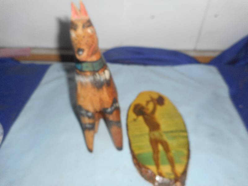 VINTAGE WOODEN DOG AND PLAQUE
