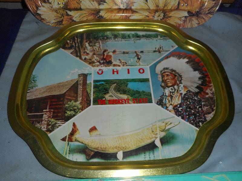 2 COLLECTIBLE TRAYS 1 FISH TIN