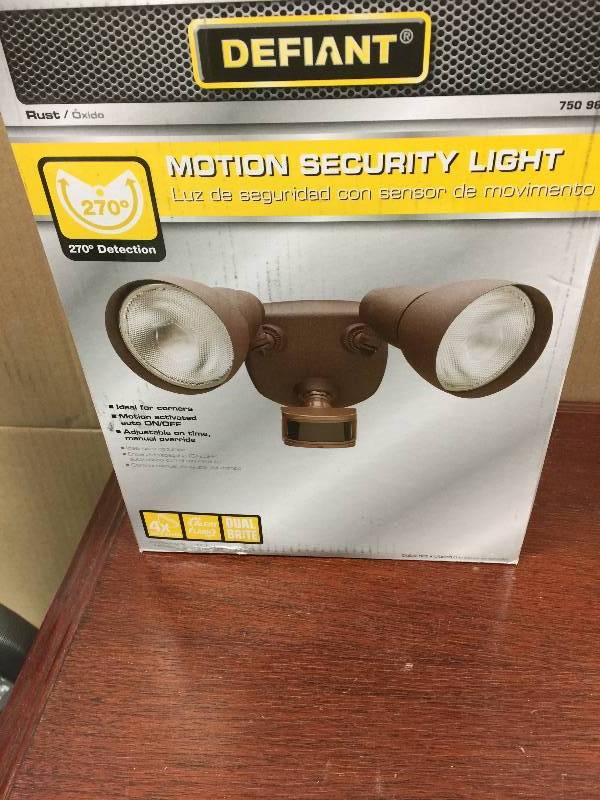 lot 18 image: Defiant 270° Rust Motion Outdoor Security Light open box never used