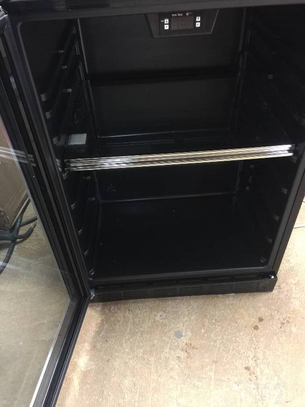 lot 31 image: Magic Chef 178 Can (12 oz.) 5.8 cu. ft. Beverage Cooler, Stainless Door in like new conditions whit small damage in the back corner