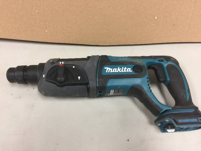 lot 45 image: Makita 18-Volt LXT 78 in. Rotary Hammer Tool Only