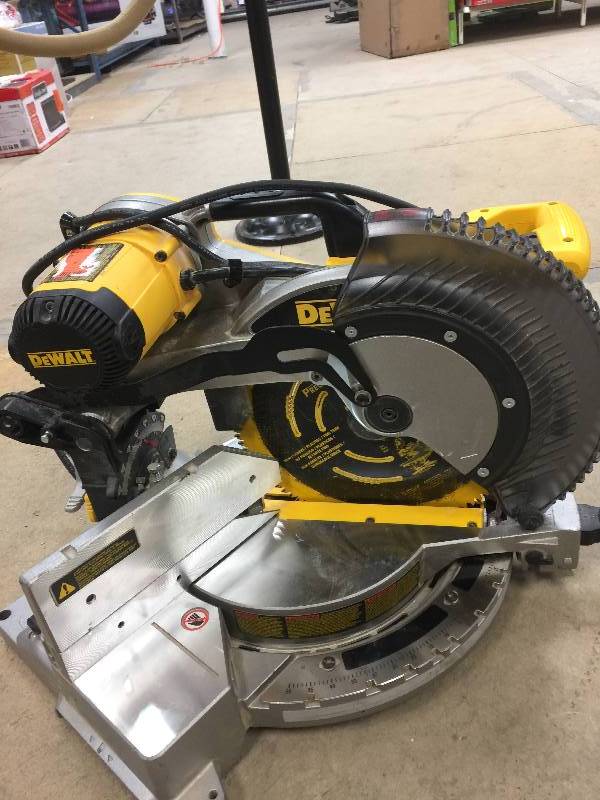 lot 69 image: DEWALT 15 Amp 12 in. Double-Bevel Compound Miter Saw Model#  DW716  in working conditions