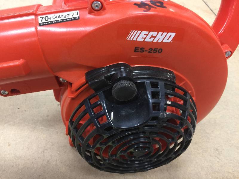 lot 75 image: ECHO 165 MPH 391 CFM 25.4cc Gas Leaf Blower Vacuum in like New working conditions
