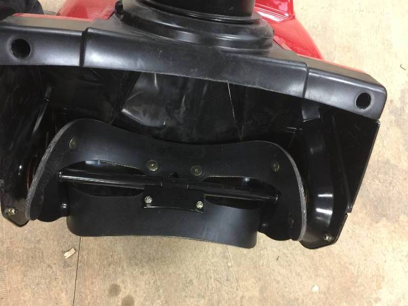 lot 91 image: Toro Power Clear 518 ZR 18 in. Single-Stage Gas Snow Blower in like New working conditions