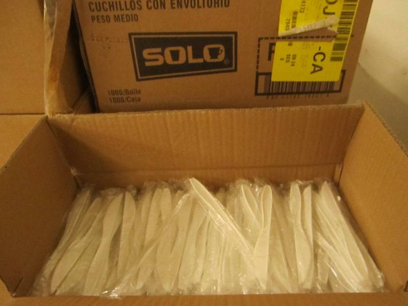 1 box of 1000 wrapped palstic knive...